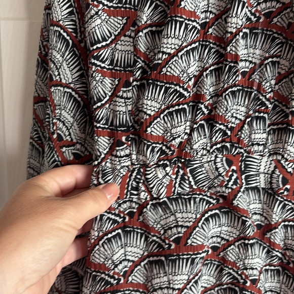 •APIECE APART Elegant Black and Red Patterned Women's Top Cutout - Picture 16 of 16